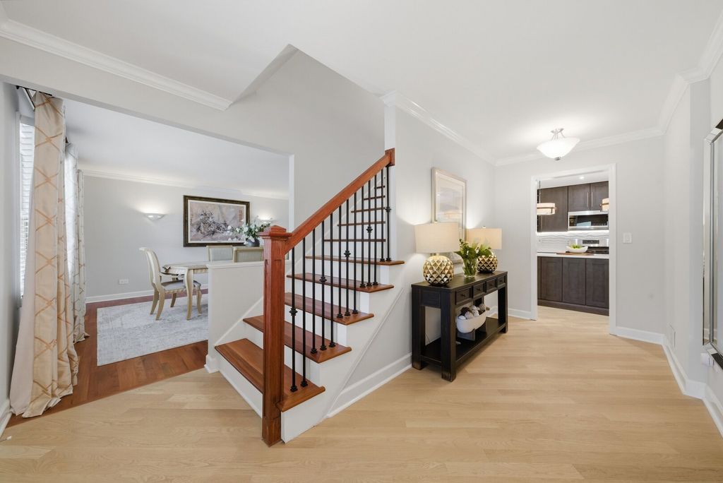 Image 6 of property listing at 877 N Dovington Drive, Hoffman Estates, IL 60169