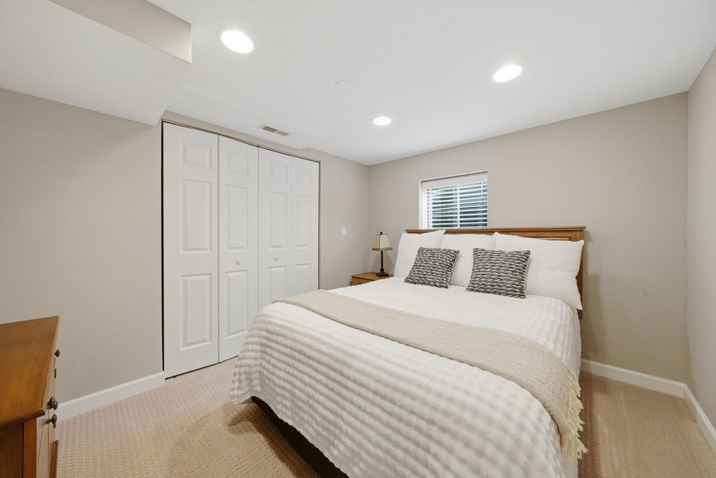 Image 51 of property listing at 877 N Dovington Drive, Hoffman Estates, IL 60169