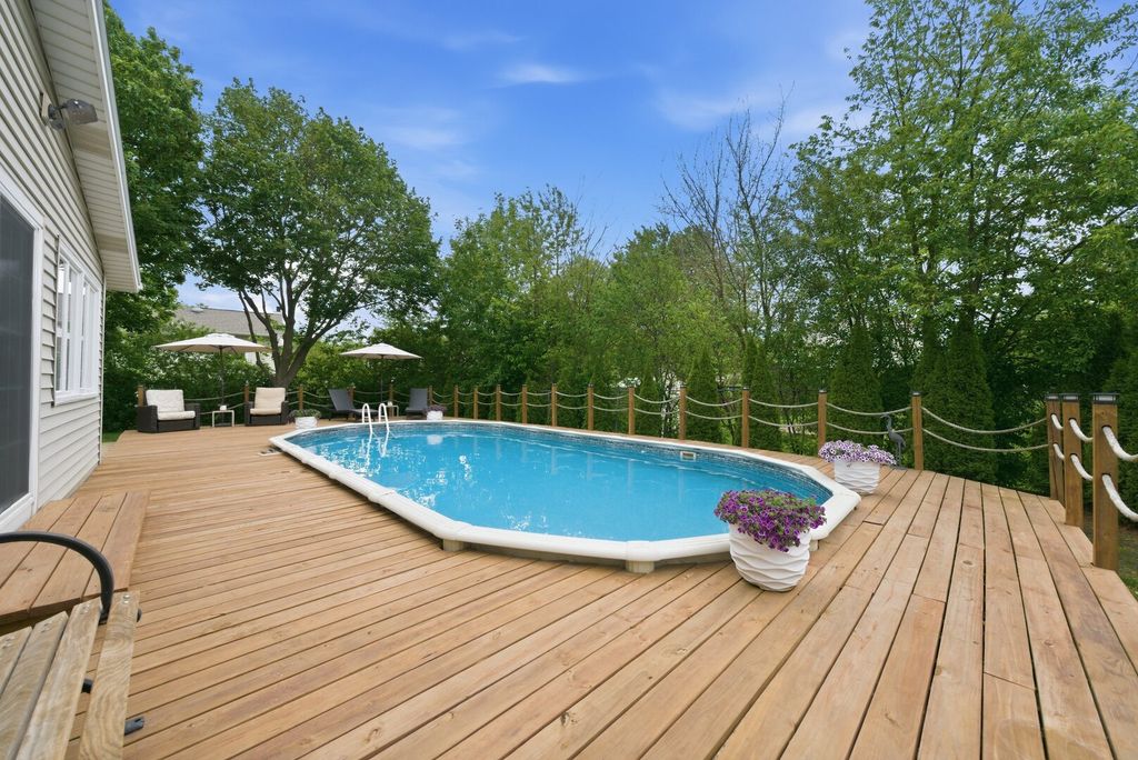 Image 53 of property listing at 877 N Dovington Drive, Hoffman Estates, IL 60169