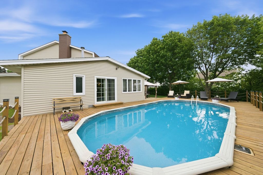 Image 54 of property listing at 877 N Dovington Drive, Hoffman Estates, IL 60169