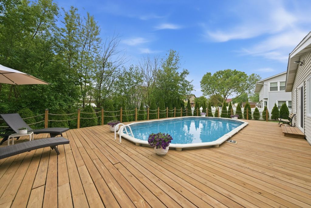 Image 55 of property listing at 877 N Dovington Drive, Hoffman Estates, IL 60169