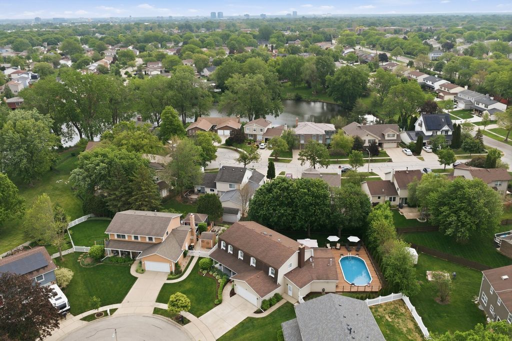 Image 58 of property listing at 877 N Dovington Drive, Hoffman Estates, IL 60169