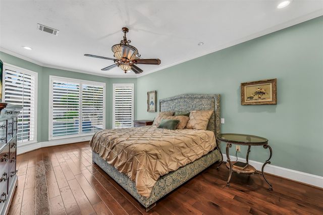 210 Trail Bend Lane, Friendswood, TX 77546