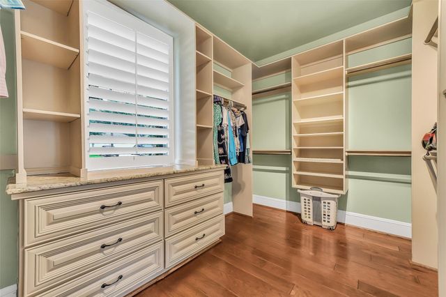 210 Trail Bend Lane, Friendswood, TX 77546