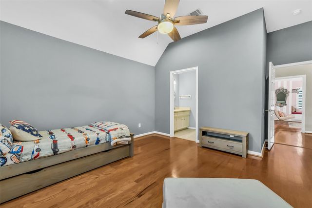 210 Trail Bend Lane, Friendswood, TX 77546