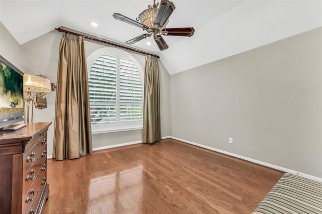 210 Trail Bend Lane, Friendswood, TX 77546