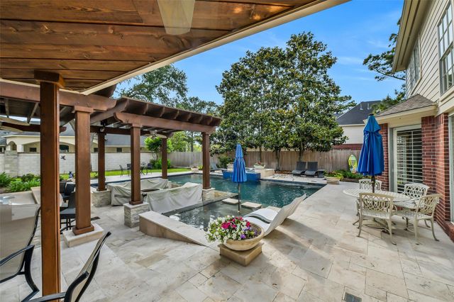 210 Trail Bend Lane, Friendswood, TX 77546