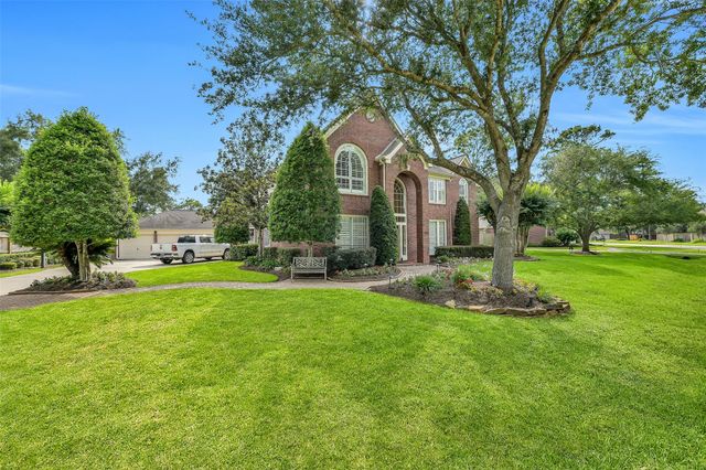 210 Trail Bend Lane, Friendswood, TX 77546