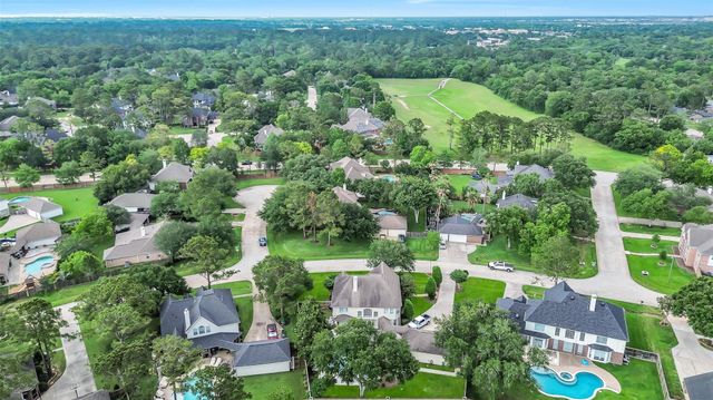 210 Trail Bend Lane, Friendswood, TX 77546