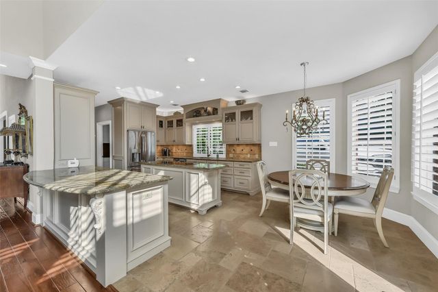 210 Trail Bend Lane, Friendswood, TX 77546