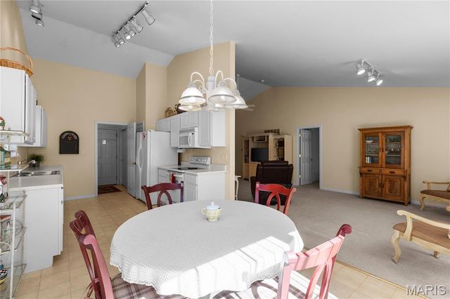 10140 Shapfield Lane, Affton, MO 63123