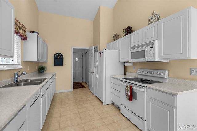 10140 Shapfield Lane, Affton, MO 63123