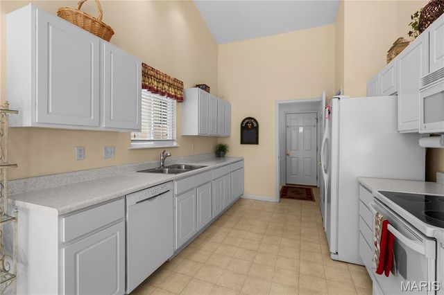 10140 Shapfield Lane, Affton, MO 63123