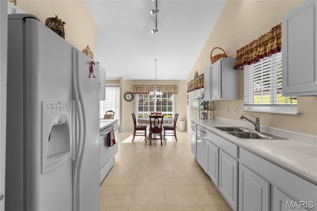 10140 Shapfield Lane, Affton, MO 63123