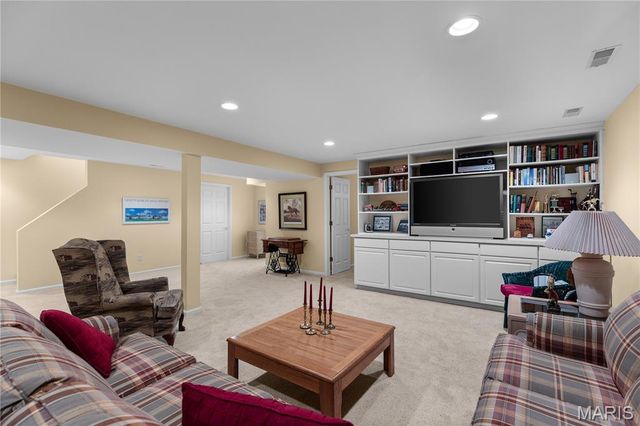 10140 Shapfield Lane, Affton, MO 63123