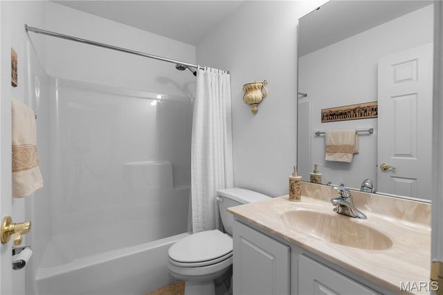 10140 Shapfield Lane, Affton, MO 63123
