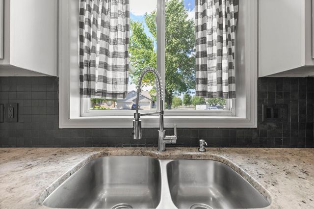 4244 Jarmann Lane, Shakopee, MN 55379