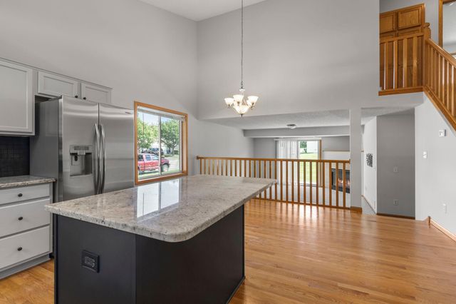 4244 Jarmann Lane, Shakopee, MN 55379