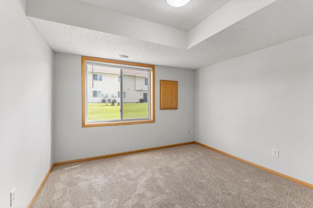 4244 Jarmann Lane, Shakopee, MN 55379