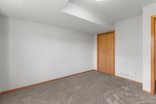 4244 Jarmann Lane, Shakopee, MN 55379