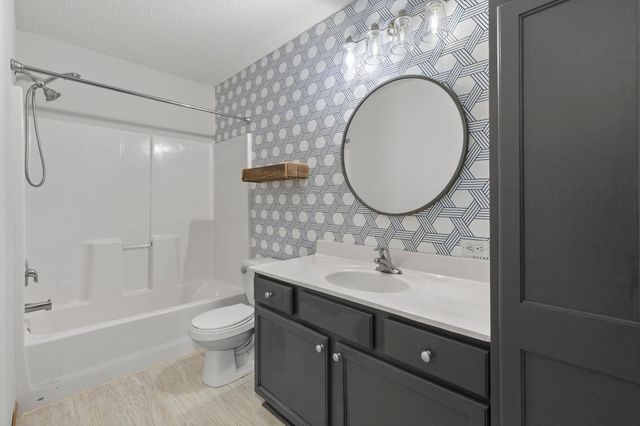 4244 Jarmann Lane, Shakopee, MN 55379