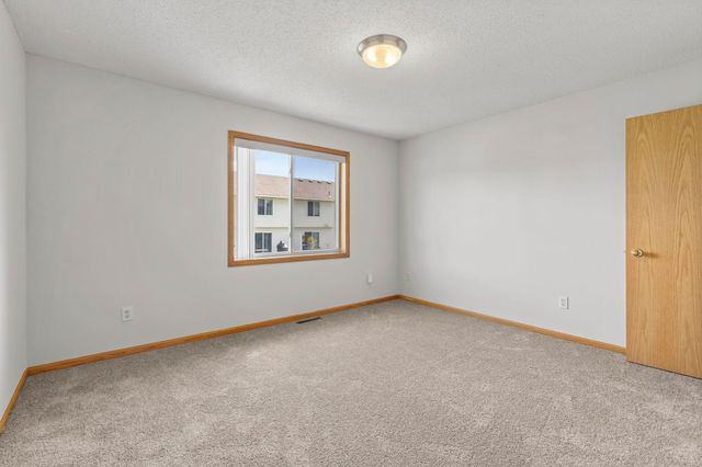 4244 Jarmann Lane, Shakopee, MN 55379