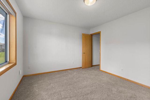 4244 Jarmann Lane, Shakopee, MN 55379
