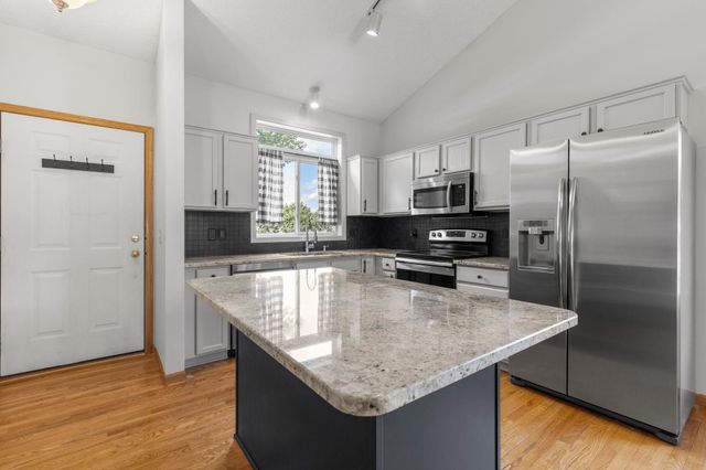 4244 Jarmann Lane, Shakopee, MN 55379