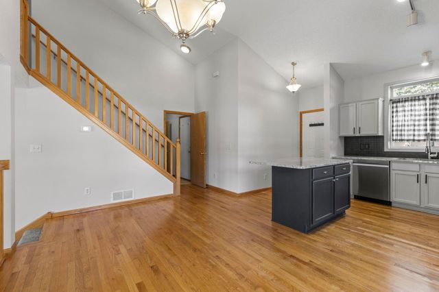 4244 Jarmann Lane, Shakopee, MN 55379