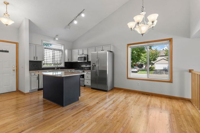 4244 Jarmann Lane, Shakopee, MN 55379