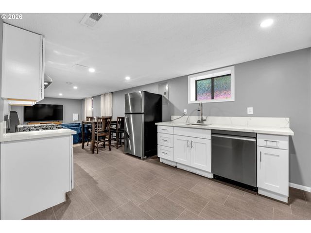 6424 Se 57TH Ave, Portland, OR 97206