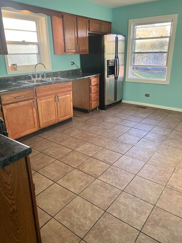 1521 N Lake Shore Drive, Round Lake Beach, IL 60073