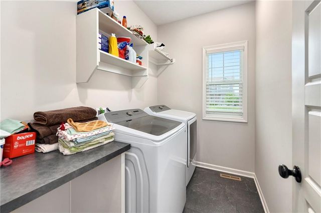 124 SE Briar Valley Lane, Blue Springs, MO 64064