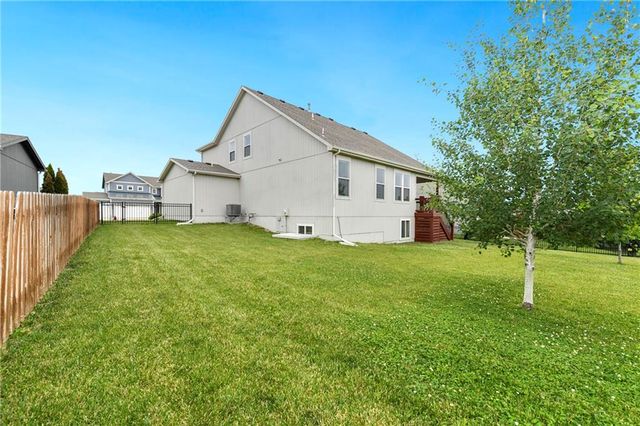 124 SE Briar Valley Lane, Blue Springs, MO 64064