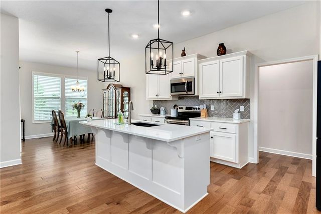 124 SE Briar Valley Lane, Blue Springs, MO 64064