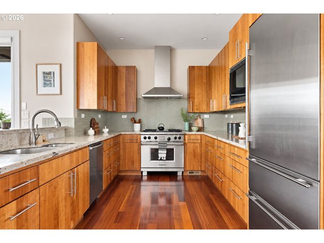 18284 MEADOWLARK Ln, Lake Oswego, OR 97034