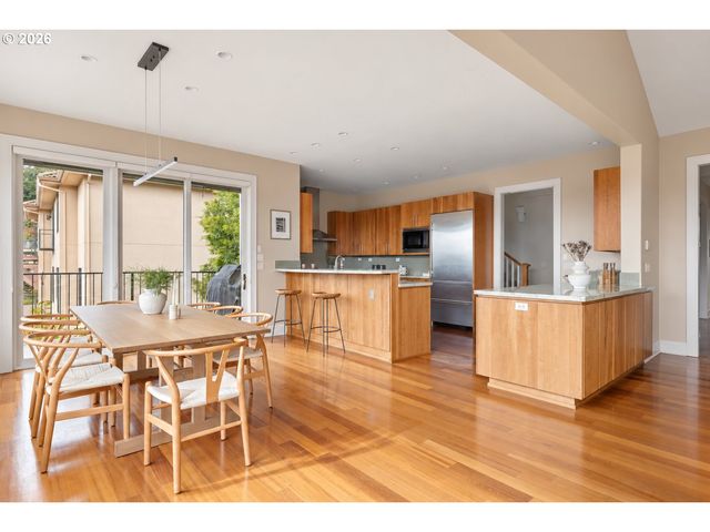 18284 MEADOWLARK Ln, Lake Oswego, OR 97034