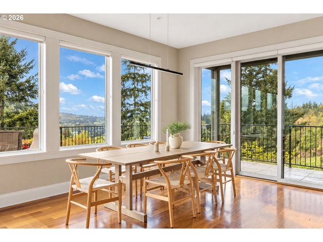 18284 MEADOWLARK Ln, Lake Oswego, OR 97034