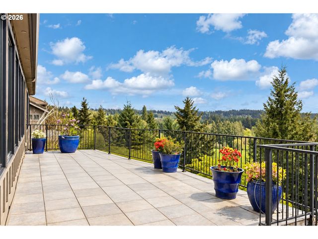 18284 MEADOWLARK Ln, Lake Oswego, OR 97034