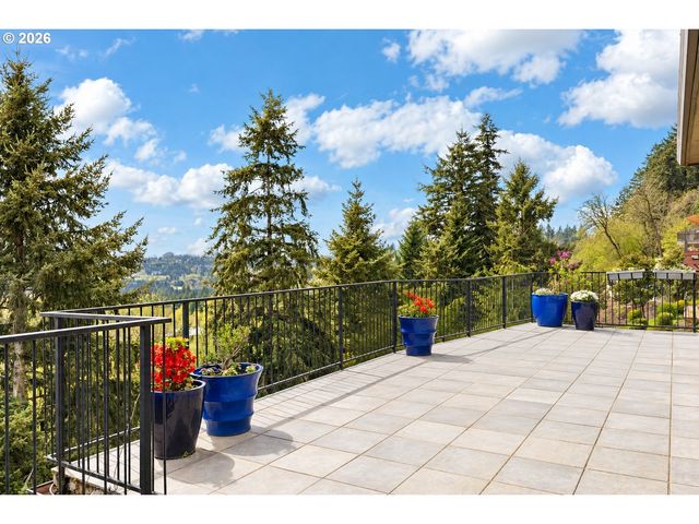 18284 MEADOWLARK Ln, Lake Oswego, OR 97034