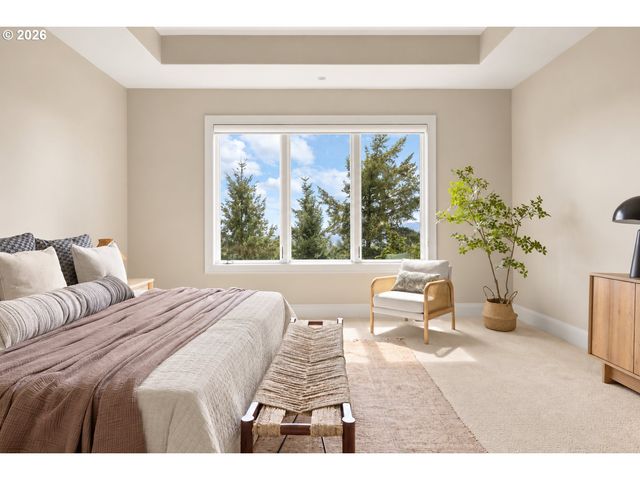 18284 MEADOWLARK Ln, Lake Oswego, OR 97034