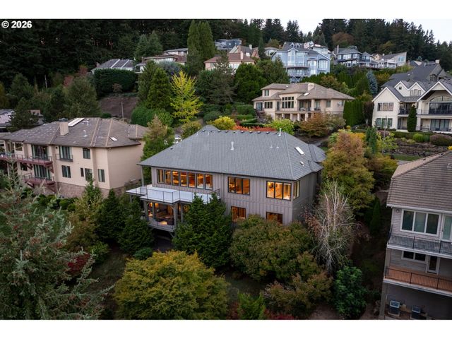 18284 MEADOWLARK Ln, Lake Oswego, OR 97034