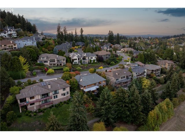 18284 MEADOWLARK Ln, Lake Oswego, OR 97034