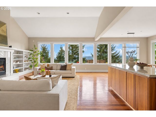 18284 MEADOWLARK Ln, Lake Oswego, OR 97034
