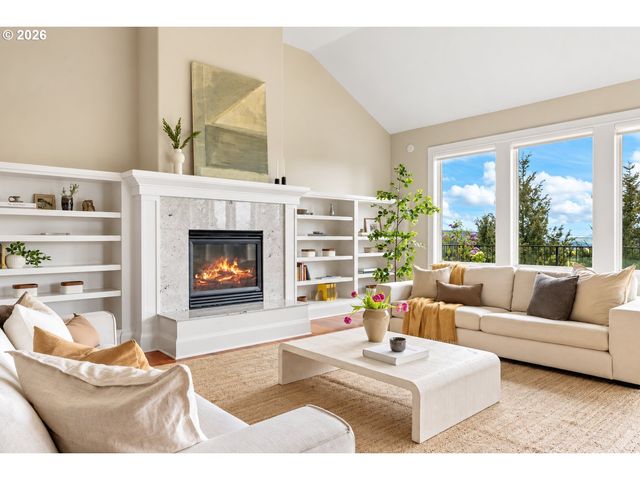 18284 MEADOWLARK Ln, Lake Oswego, OR 97034
