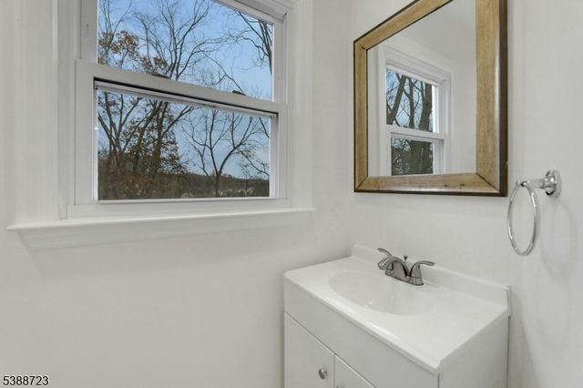 19 Courtland Dr, Wantage Twp., NJ 07461