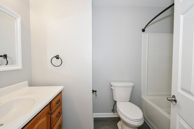 140 Thompson Street APT 16E, East Haven, CT 06513