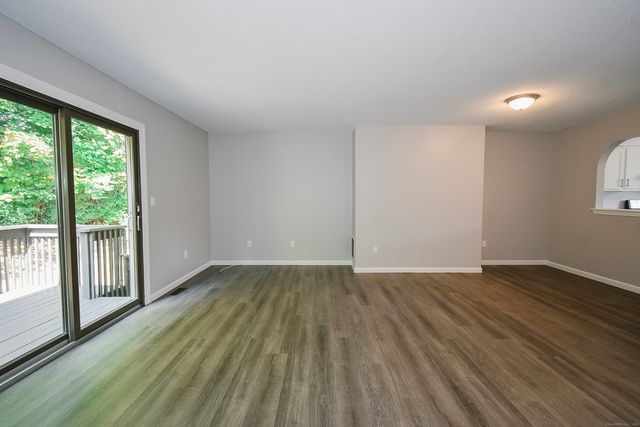 140 Thompson Street APT 16E, East Haven, CT 06513