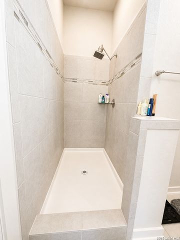 8022 NEEDLE CRK, San Antonio, TX 78249