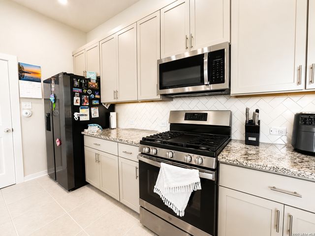 8022 NEEDLE CRK, San Antonio, TX 78249